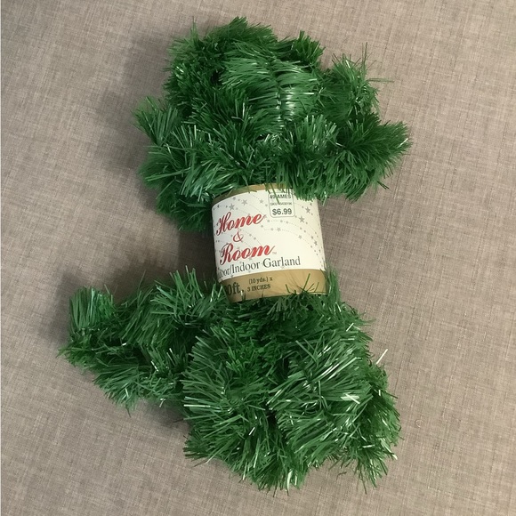 NWT outdoor/indoor garland 30 ft - Picture 4 of 6